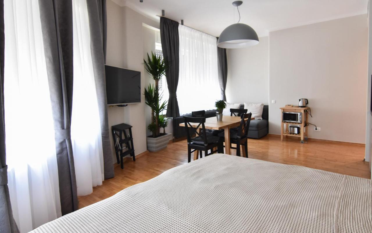 Karlo Main Square Apartments Загреб Екстериор снимка