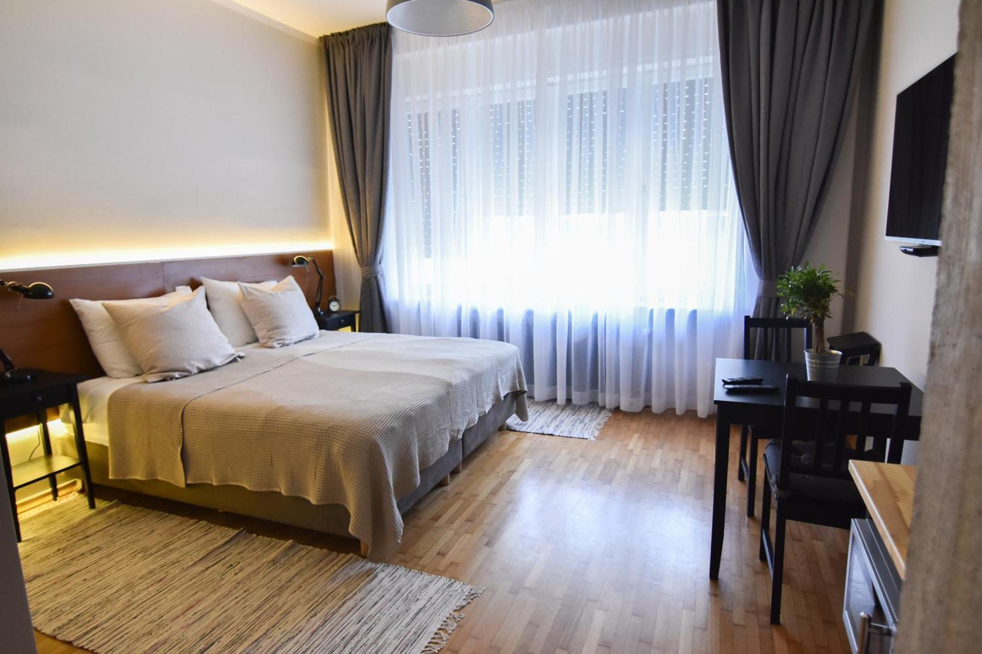 Karlo Main Square Apartments Загреб Екстериор снимка