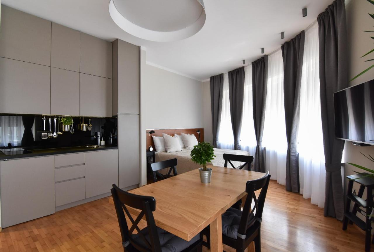 Karlo Main Square Apartments Загреб Екстериор снимка