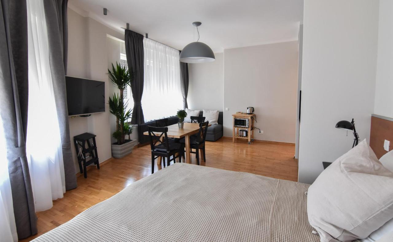 Karlo Main Square Apartments Загреб Екстериор снимка